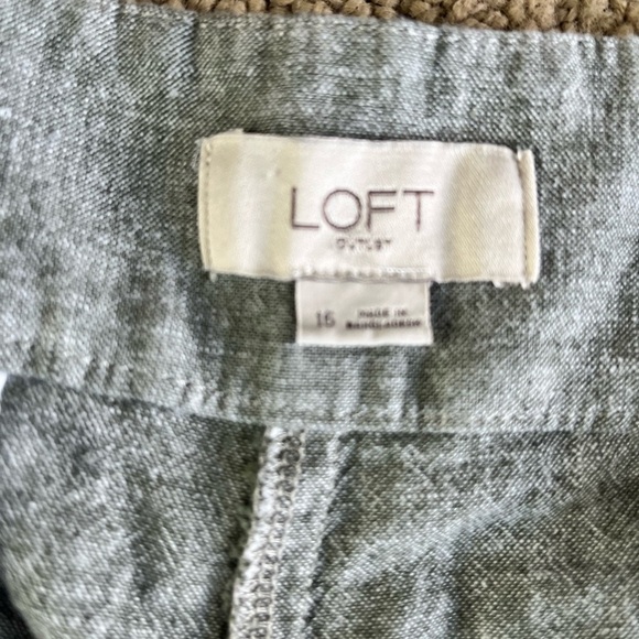 LOFT linen blend 4” shorts with ruffles - Picture 2 of 10